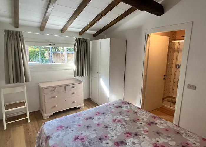 Vanna - The Ancient Just In The Center *